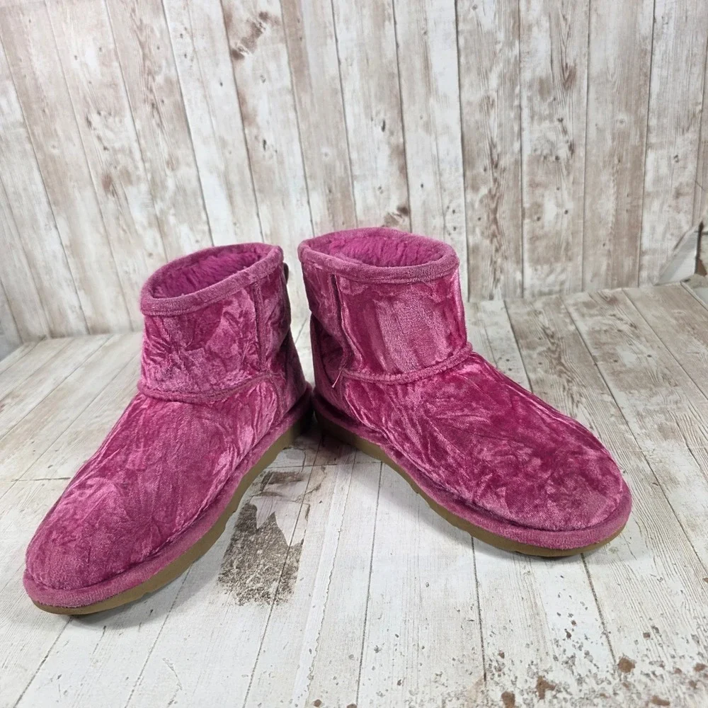 UGG Classic Mini Crushed Velvet Magenta Pink‎ Ankle Boots 1142070K Womens 6